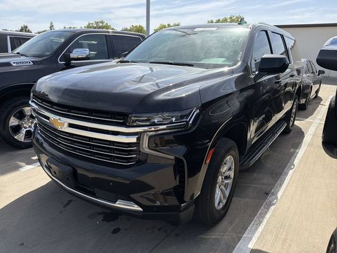 Used 2024 Chevrolet Suburban LT RWD image 1