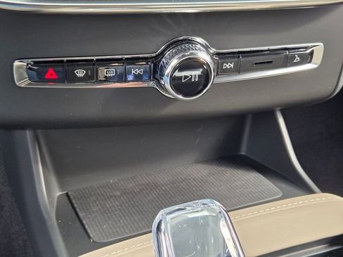 New 2026 Volvo XC90 T8 Plus w/ Protection Package Premier image 21