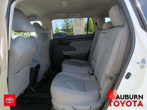 Certified 2025 Toyota Highlander LE image 19
