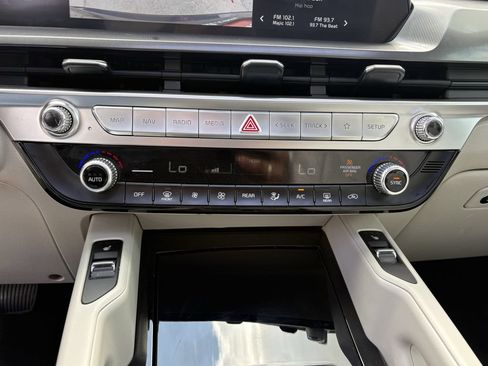 Used 2025 Kia Telluride S FWD image 21