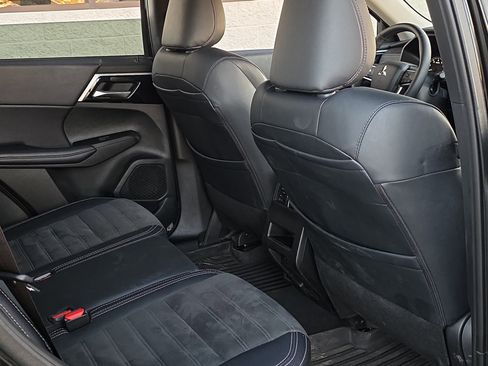 Used 2024 Mitsubishi Outlander SE image 22