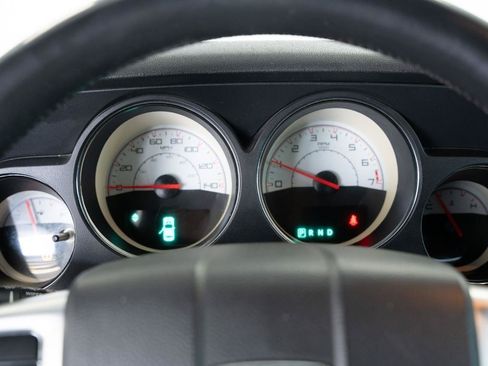 Used 2014 Dodge Challenger SXT RWD image 14
