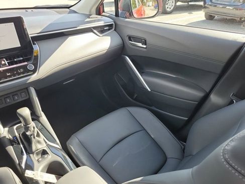 Used 2023 Toyota Corolla Cross XLE image 23