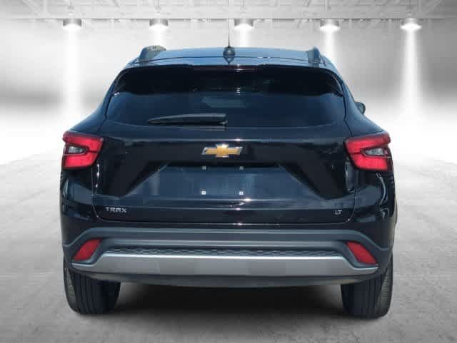 Used 2025 Chevrolet Trax LT FWD image 7