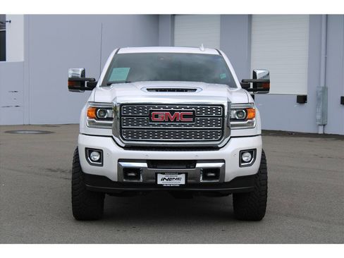 Used 2019 GMC Sierra 3500 Denali w/ Duramax Plus Package AWD/4WD image 5