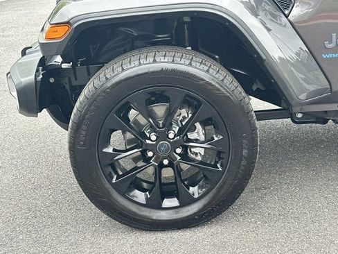 Certified 2025 Jeep Wrangler Unlimited Sahara w/ Safety Group AWD/4WD image 13