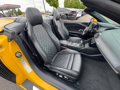 Used 2017 Audi R8 V10 AWD/4WD image 14