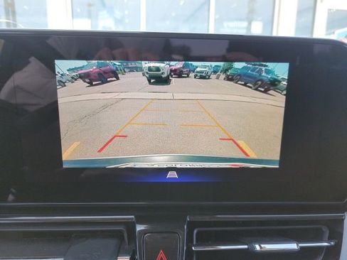 Used 2024 Chevrolet TrailBlazer LT w/ LT Cold Weather Package AWD/4WD image 25