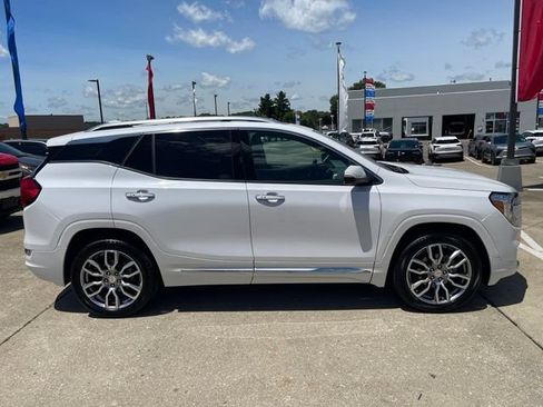 Used 2024 GMC Terrain Denali w/ Denali Premium Package AWD/4WD image 8