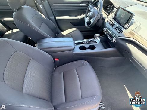 Used 2025 Nissan Altima 2.5 SV FWD image 12