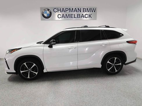 Used 2022 Toyota Highlander XSE FWD image 3