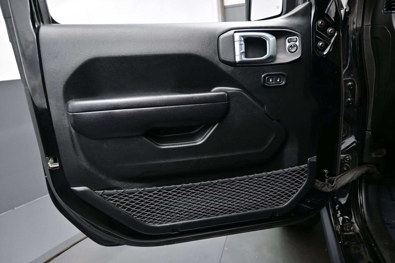 Used 2021 Jeep Wrangler Unlimited Rubicon 4xe w/ Cold Weather Group AWD/4WD image 12