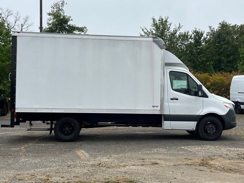 Used 2024 Mercedes-Benz Sprinter 4500 image 9