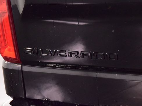 Used 2020 Chevrolet Silverado 1500 High Country w/ Technology Package AWD/4WD image 14