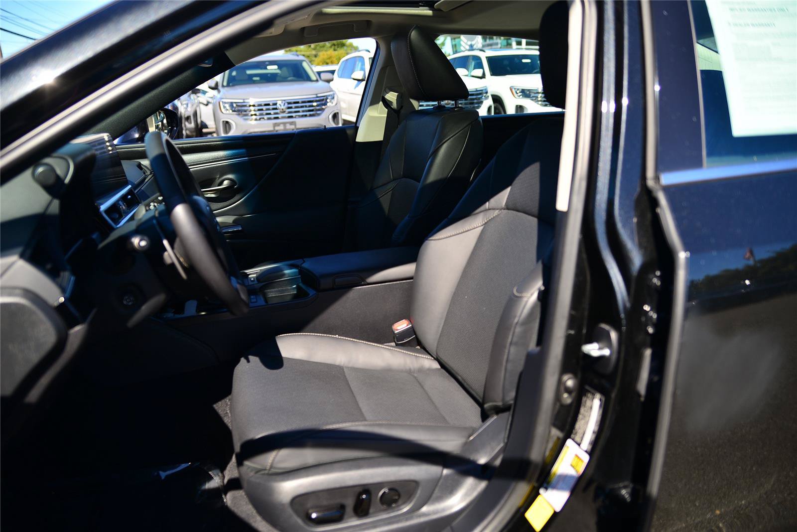Used 2022 Lexus ES 300h w/ Premium Package FWD image 24