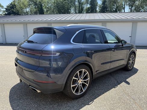 Certified 2025 Porsche Cayenne E-Hybrid AWD/4WD image 5
