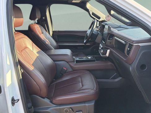 Used 2023 Ford Expedition Limited image 29