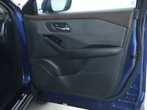 Used 2023 Nissan Rogue SV image 32