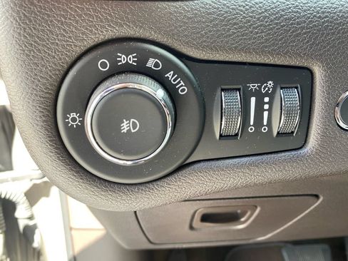 Used 2017 Jeep Cherokee Overland AWD/4WD image 17
