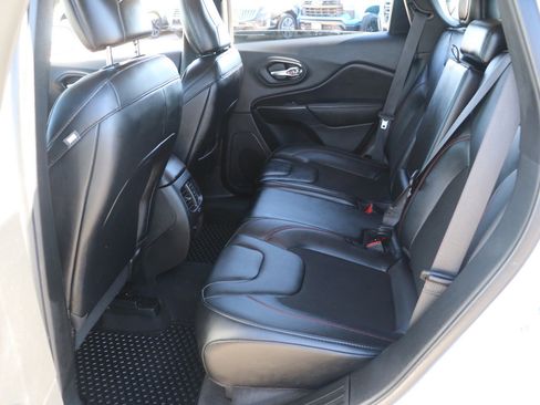 Used 2022 Jeep Cherokee Trailhawk image 28