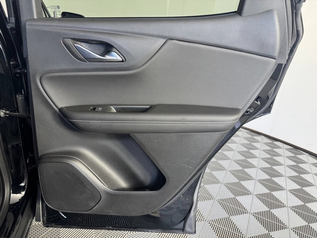 Used 2025 Chevrolet Blazer LT FWD image 31