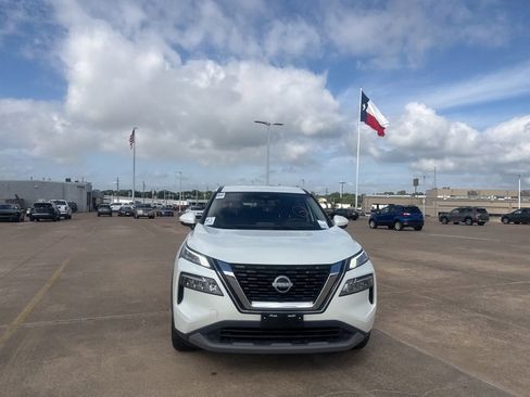 Certified 2023 Nissan Rogue SV FWD image 4