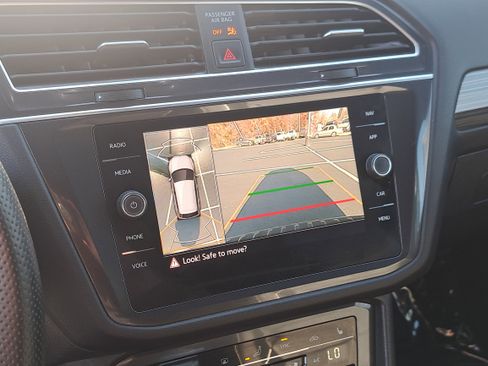 Used 2022 Volkswagen Tiguan SEL R-Line image 28