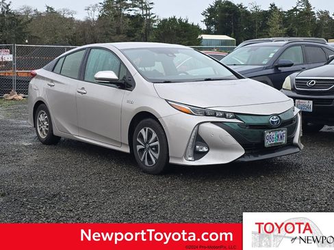 Used 2017 Toyota Prius Prime Advanced image 1