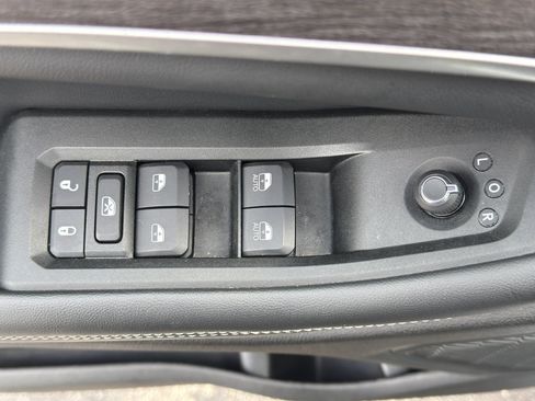 Used 2024 Jeep Grand Cherokee Limited w/ Luxury Tech Group II AWD/4WD image 12