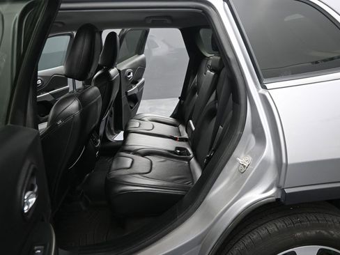 Used 2020 Jeep Cherokee Limited AWD/4WD image 28