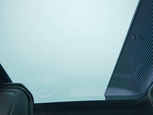 Used 2021 Porsche Taycan 4S w/ Premium Package image 15