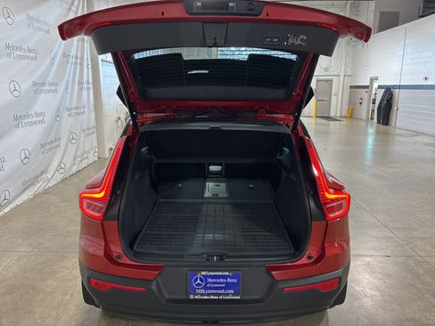 Used 2021 Volvo XC40 T5 R-Design w/ Advanced Package image 23