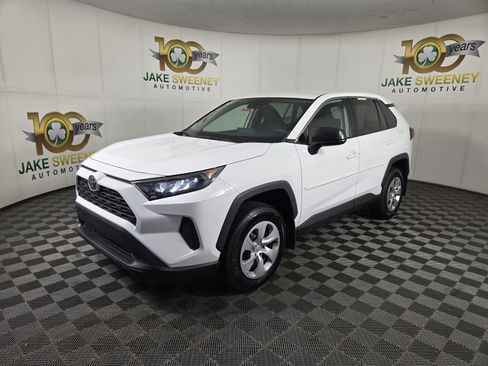 Used 2022 Toyota RAV4 LE AWD/4WD image 4