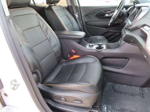 Used 2024 GMC Terrain AT4 image 16