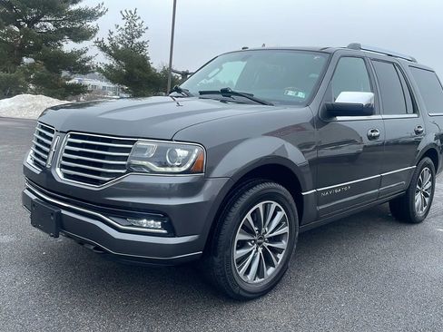 Used 2017 Lincoln Navigator Select image 22