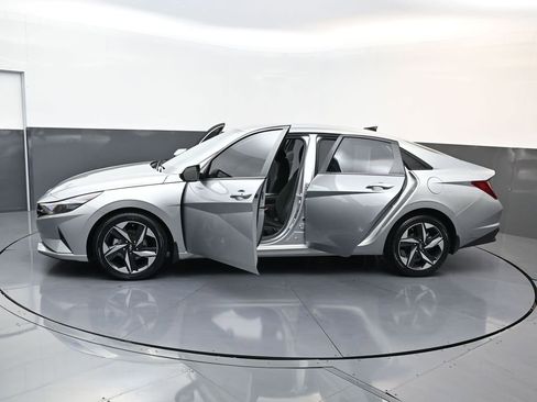 Used 2023 Hyundai Elantra SEL w/ Convenience Package image 37