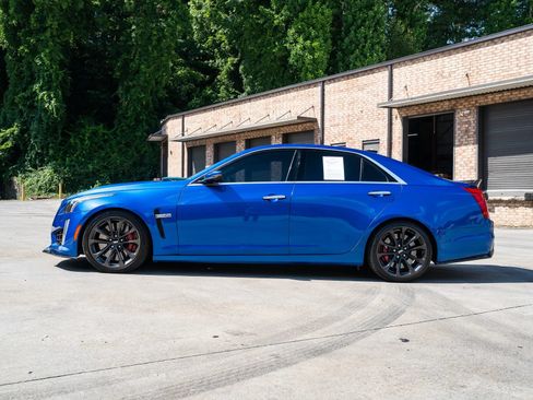 Used 2018 Cadillac CTS V w/ Luxury Package RWD image 5