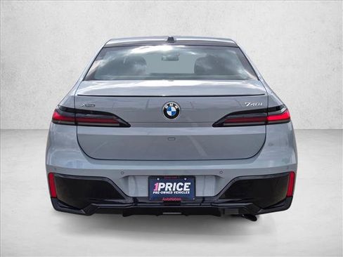 Used 2025 BMW 740i xDrive image 4