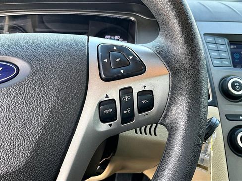 Used 2015 Ford Taurus SE image 19