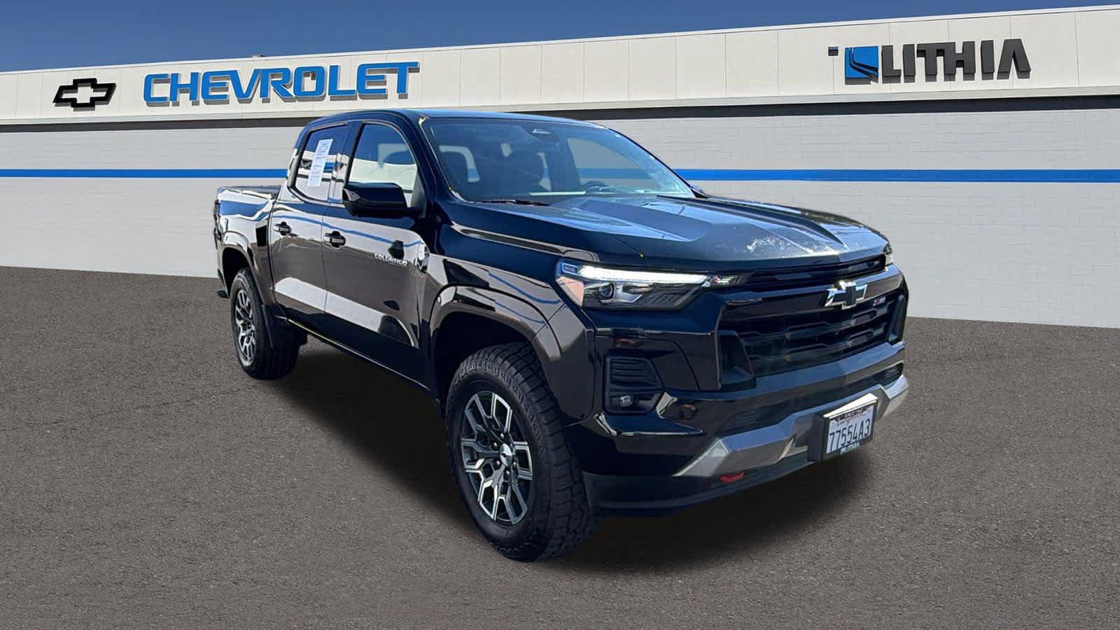 Used 2023 Chevrolet Colorado Z71 w/ Z71 Convenience Package 2 AWD/4WD image 3