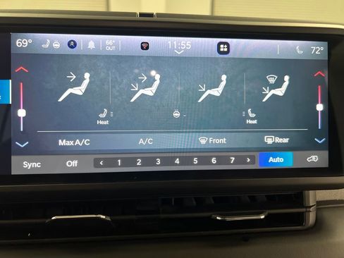 Used 2025 Jeep Wrangler Unlimited Sahara image 50