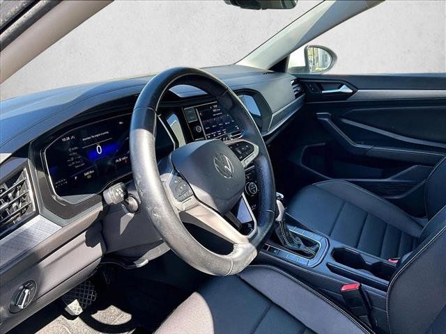 Used 2023 Volkswagen Jetta SE FWD image 13