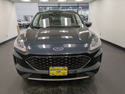 Used 2022 Ford Escape SE image 2