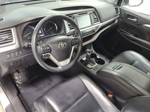 Used 2014 Toyota Highlander XLE AWD/4WD image 23