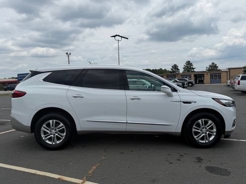 Used 2020 Buick Enclave Essence FWD image 2