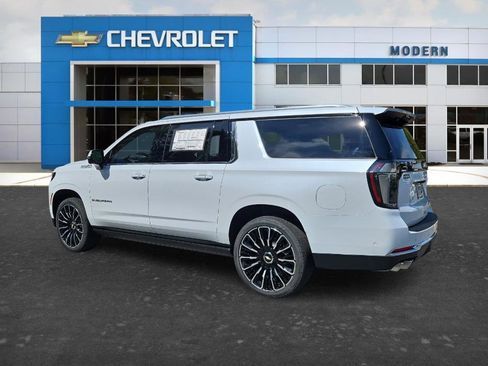 New 2026 Chevrolet Suburban High Country image 3