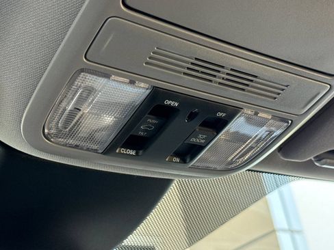 Used 2024 Honda Odyssey EX-L image 25