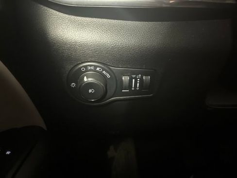 Used 2023 Jeep Compass Limited AWD/4WD image 18