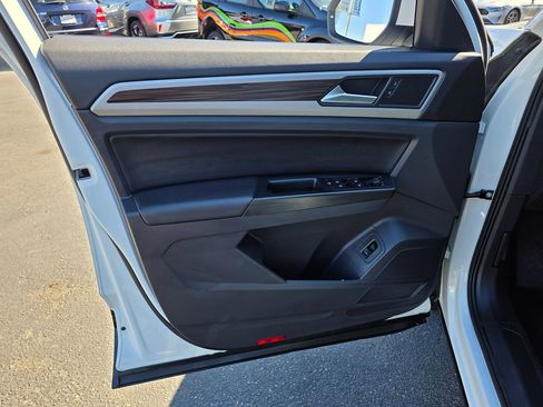 Used 2021 Volkswagen Atlas SE image 29