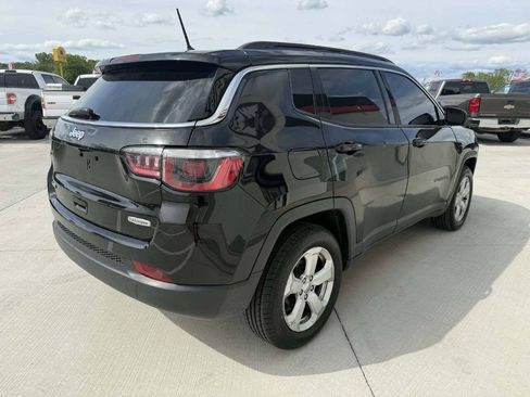 Used 2018 Jeep Compass Latitude w/ Cold Weather Group AWD/4WD image 6